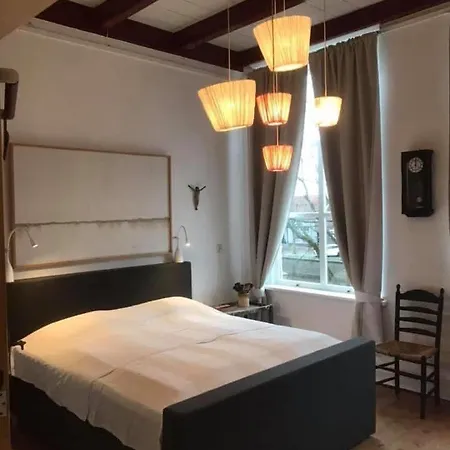 Luxe Monumenten Pand Aan De Haven 10 Personen 5 Slaapkamers Hébergement de vacances Goedereede