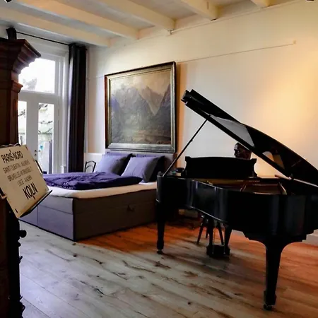 Holiday home Luxe Monumenten Pand Aan De Haven 10 Personen 5 Slaapkamers